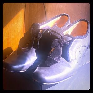 Fluevog Shoes - Era; Leather shoe w/velvet ribbon